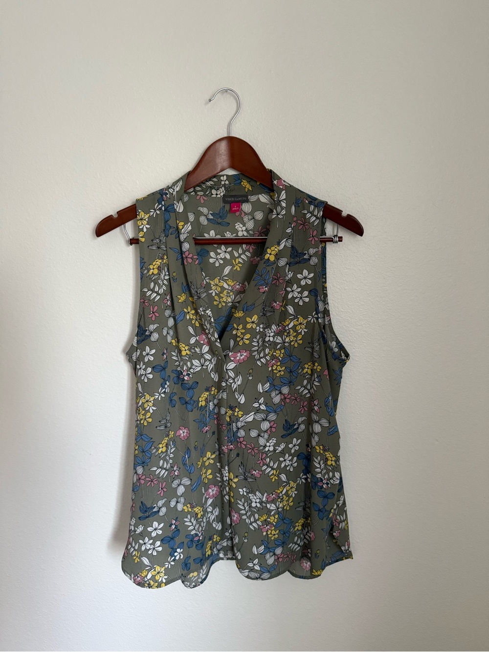 Vince Camuto Sleeveless Olive Floral V-Neck Tank Top